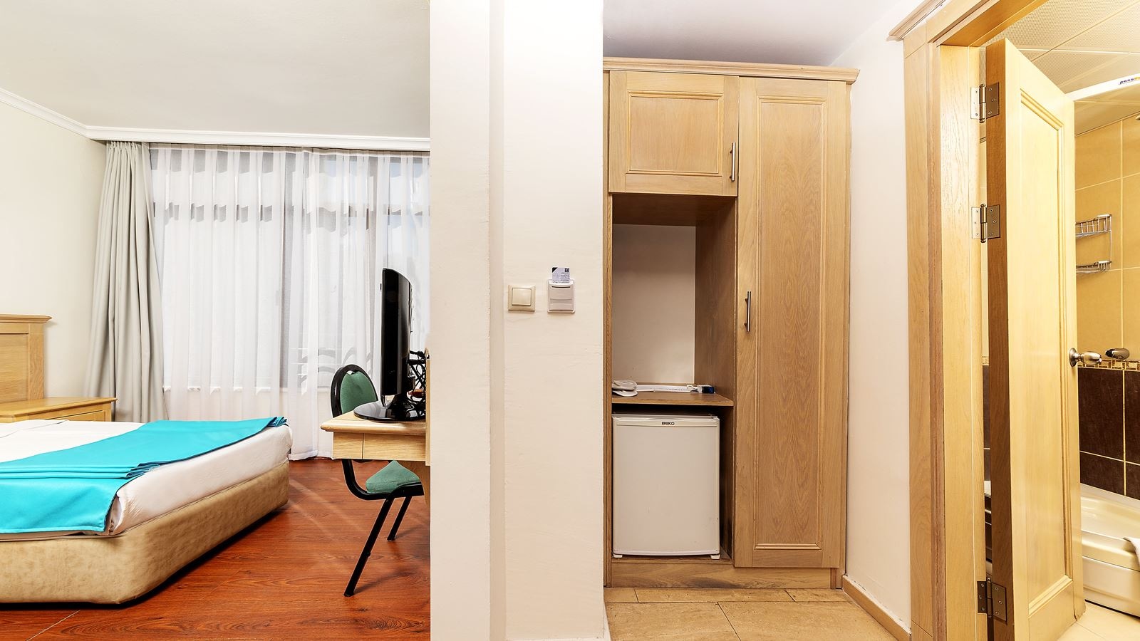 rooms-standard-room-land-view