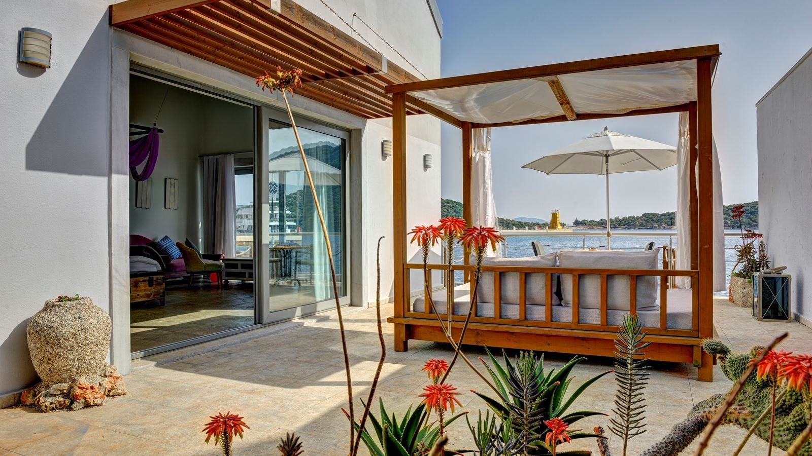 rooms-superior-room-sea-view