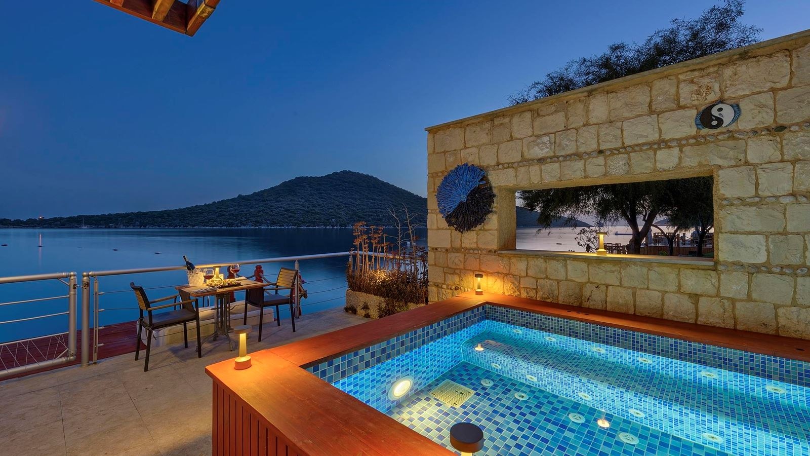 rooms-deluxe-room-sea-view