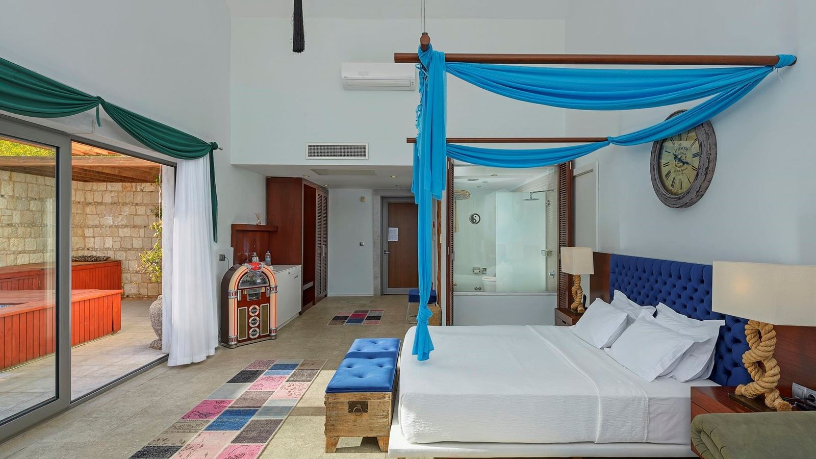 rooms-deluxe-room-sea-view