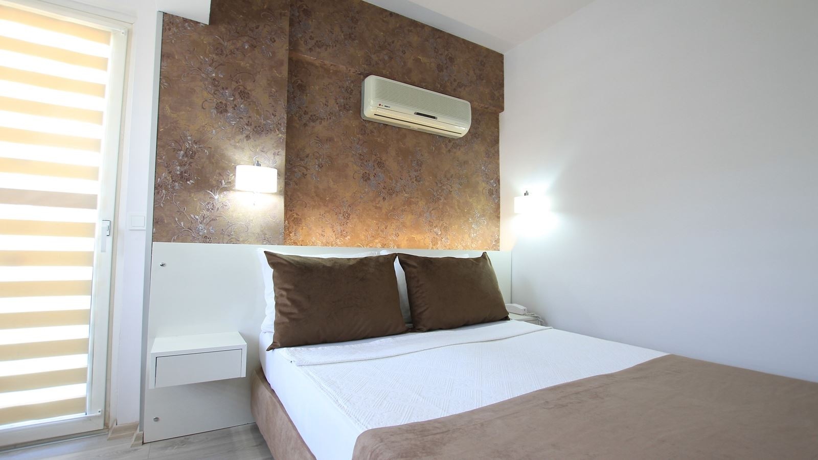 rooms-standard-room-with-balcony-single-use