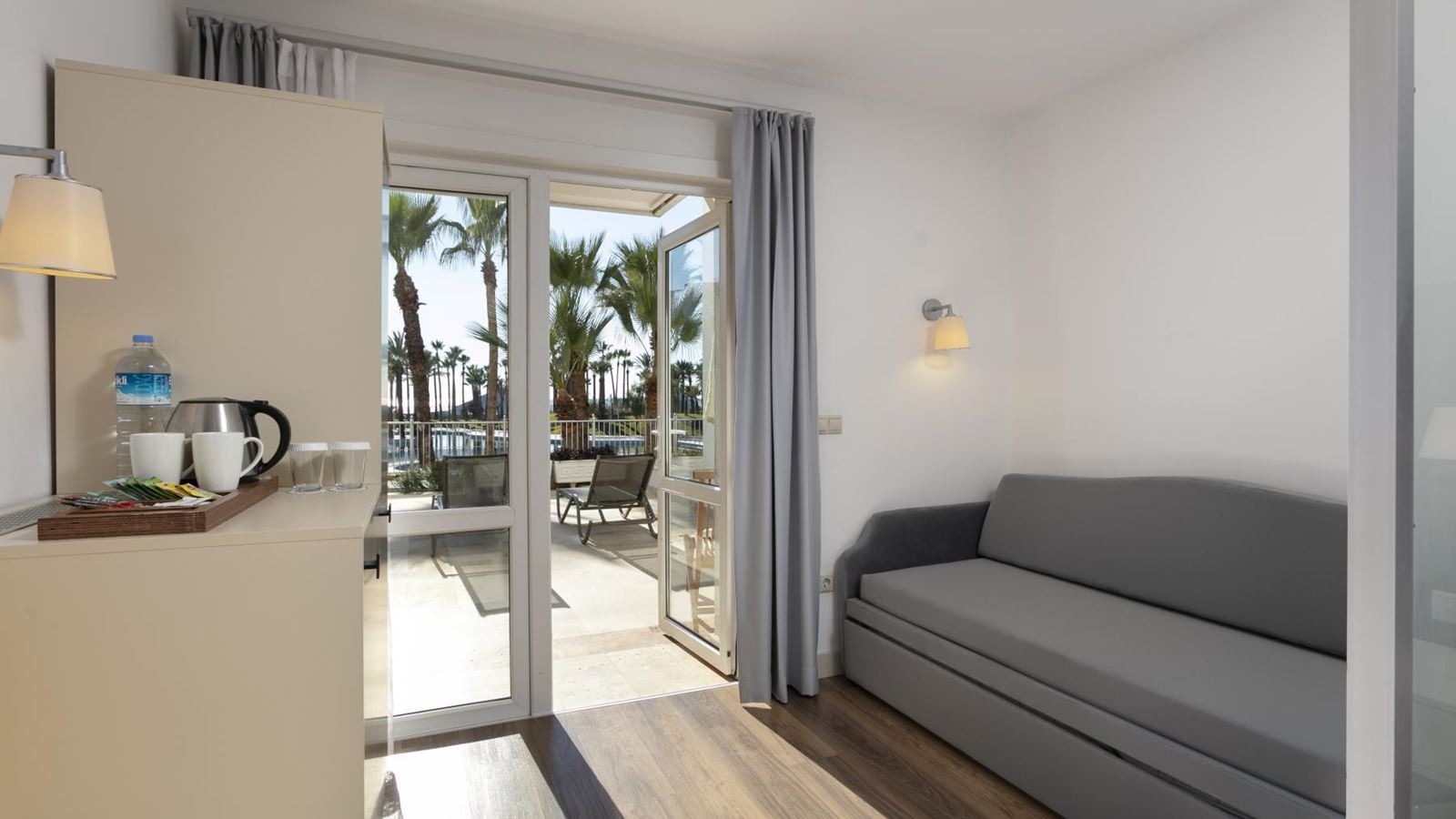 rooms-hotel-standard-room-pool-view-with-large-balcony-or-large-terrace