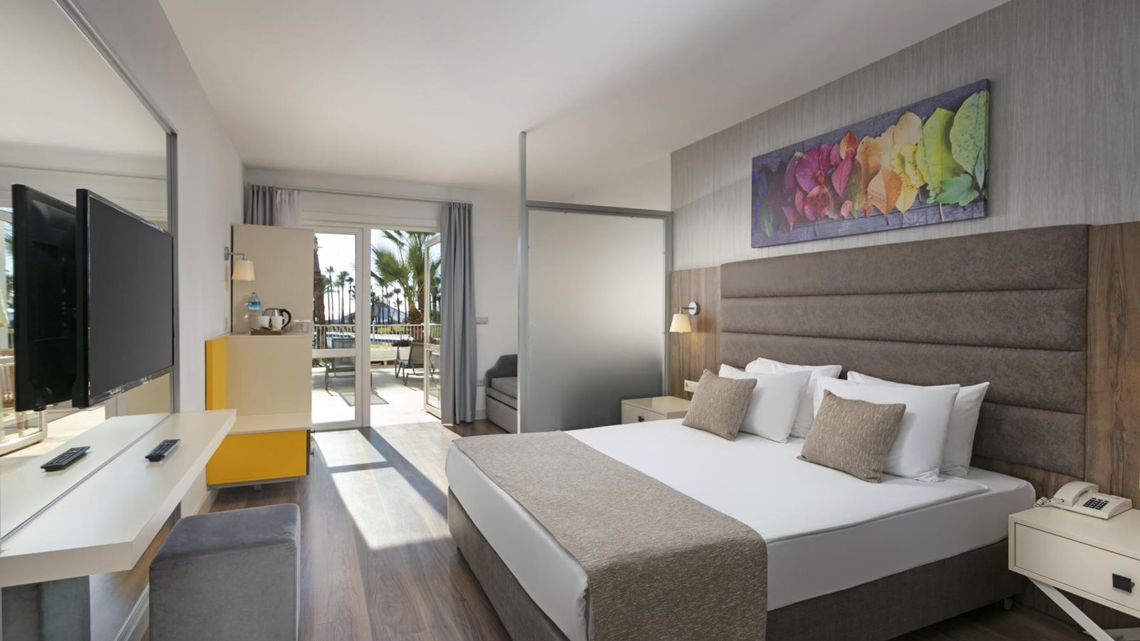 rooms-hotel-standard-room-pool-view-with-large-balcony-or-large-terrace