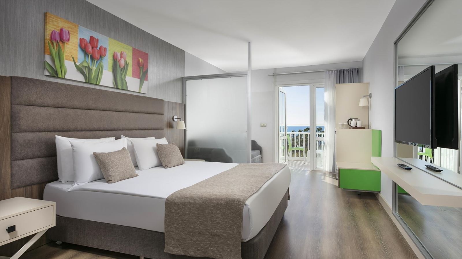 rooms-hotel-standard-room-sea-view-with-balcony