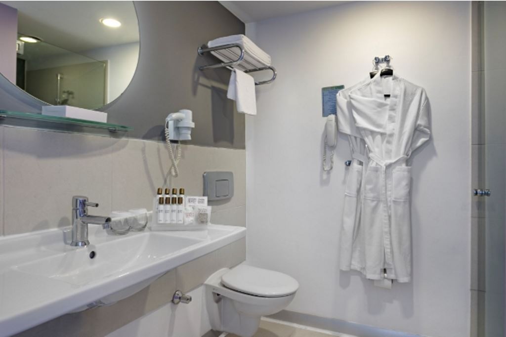 rooms-bungalow-standard-room-sea-view-with-balcony