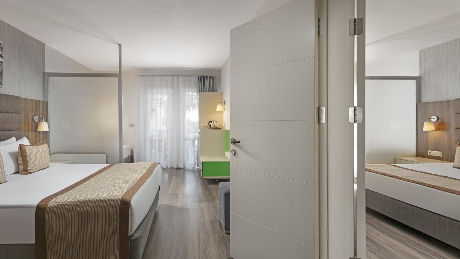 rooms-bungalow-family-room-with-connecting-door