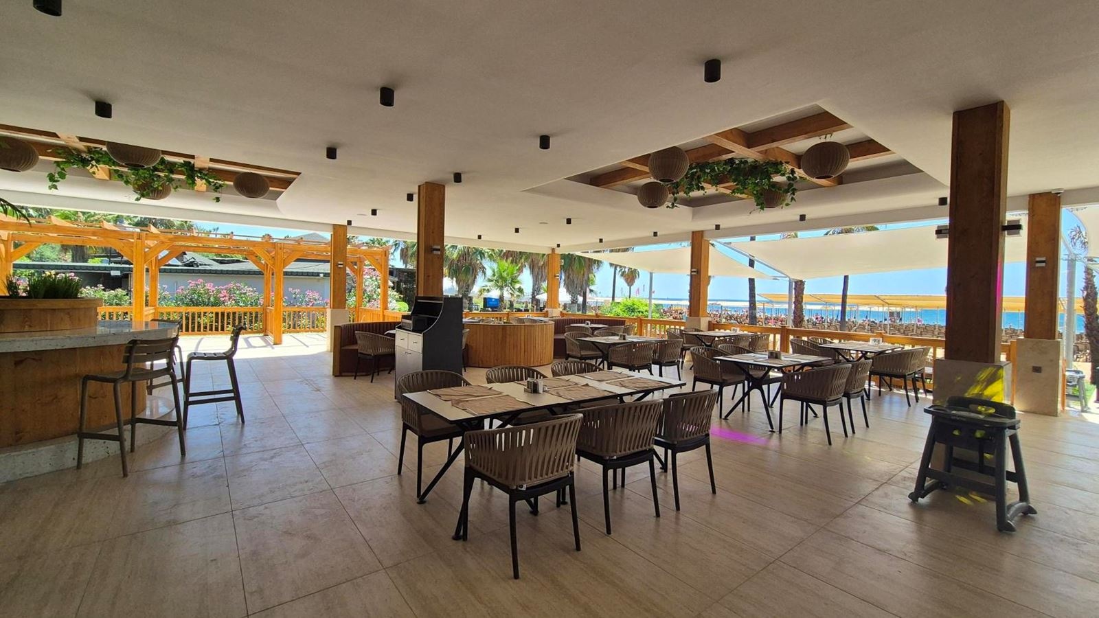 restaurants-beach-club-restaurant