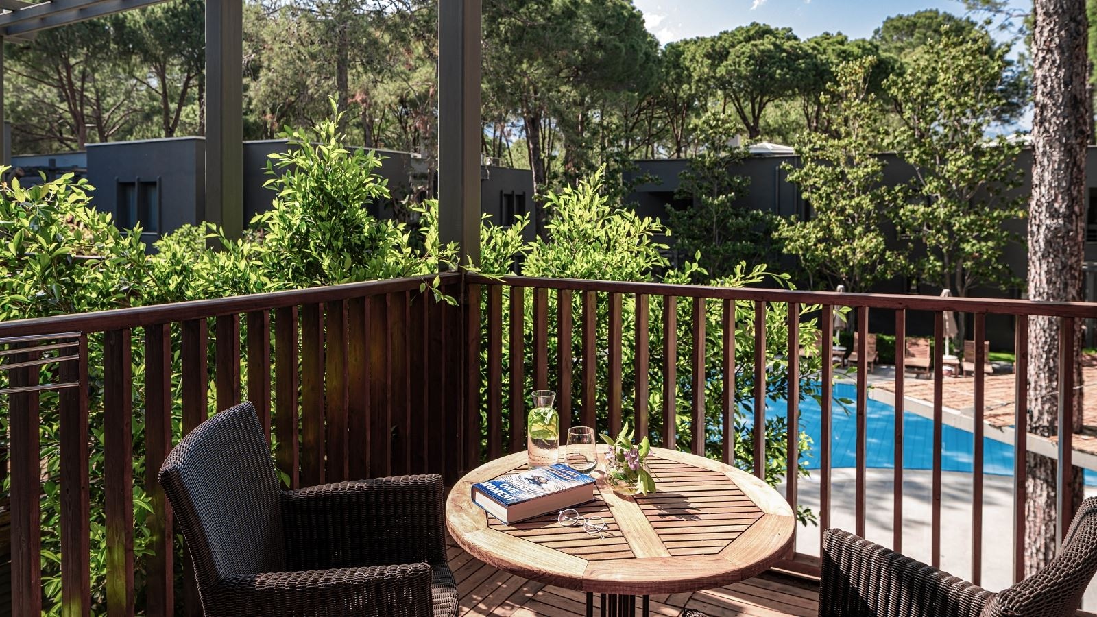 rooms-garden-family-room