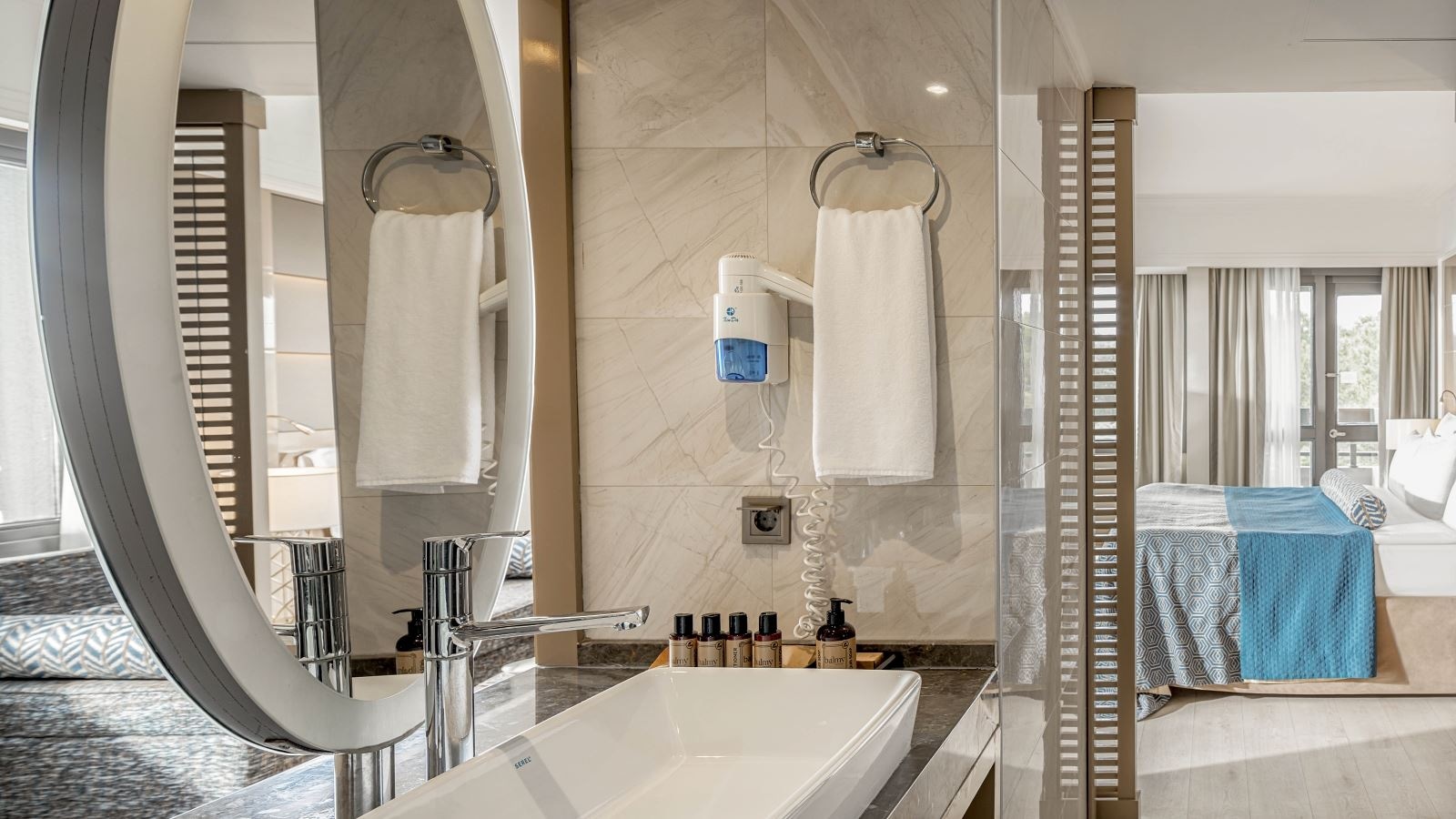 rooms-junior-suite-land-view