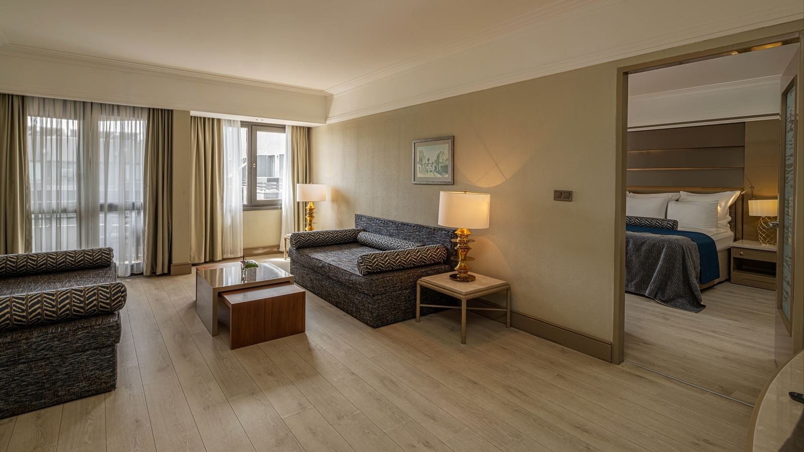 rooms-family-suite-main-building