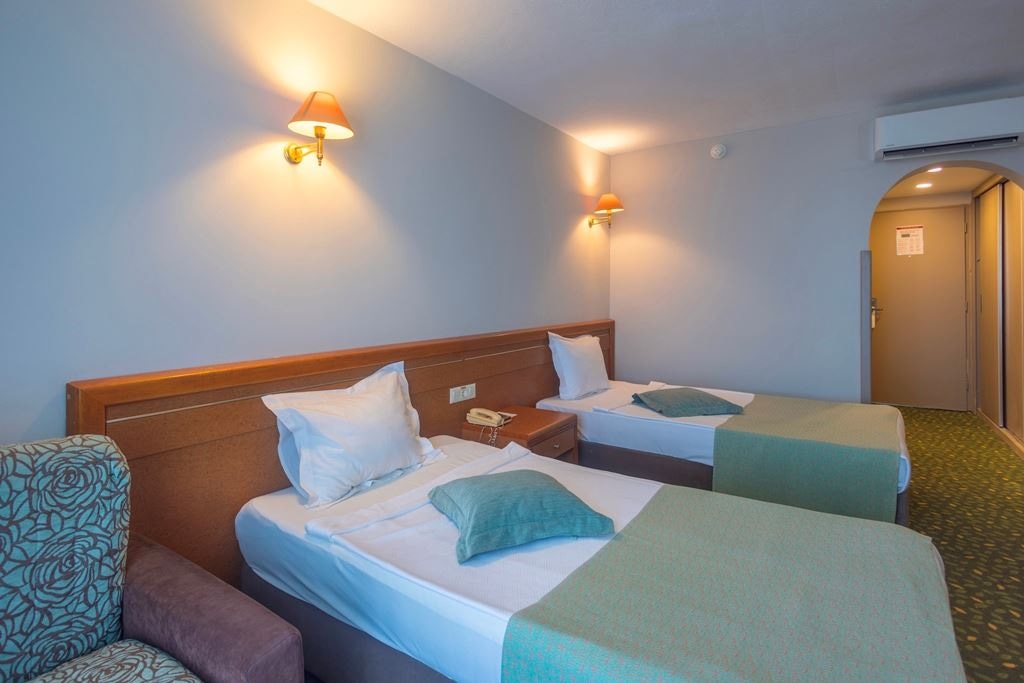 rooms-standard-room--land-view