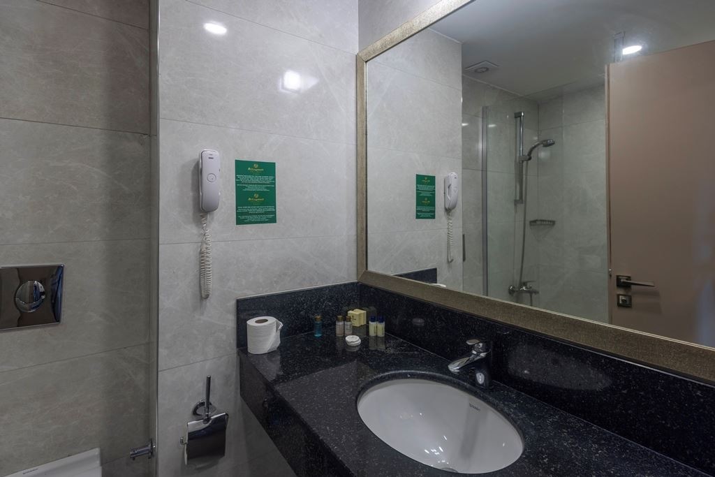 rooms-standard-room--land-view