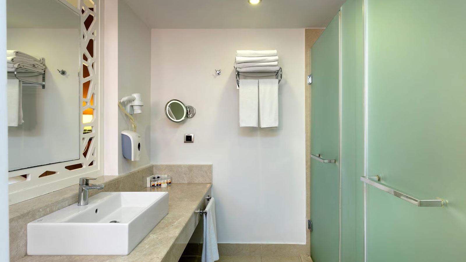 rooms-standard-room-land-view