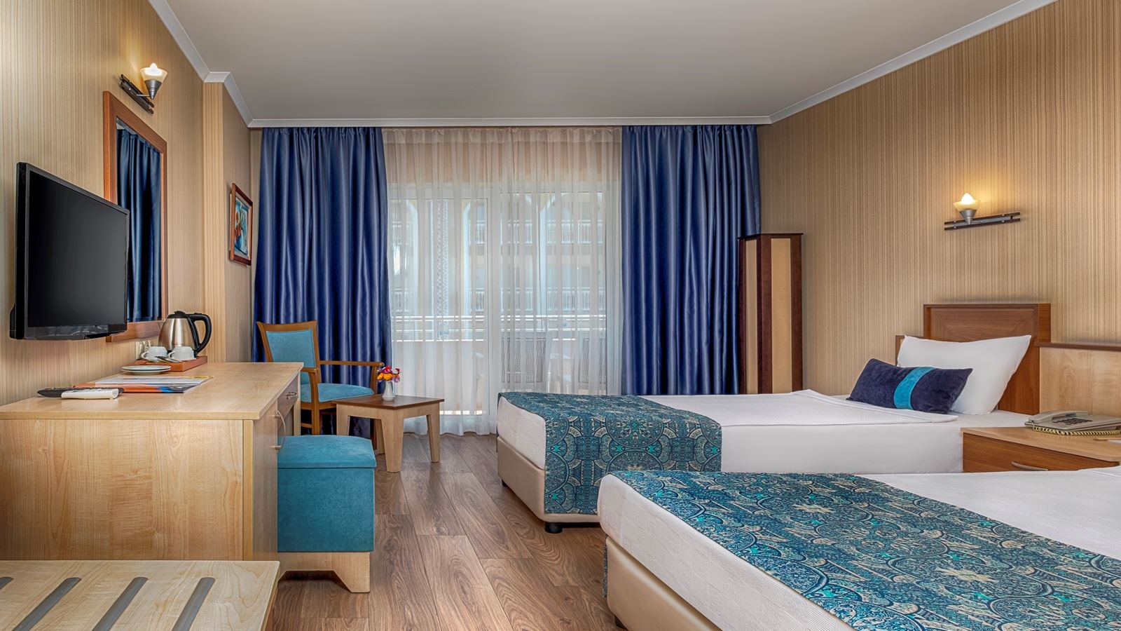 rooms-superior-room-land-view