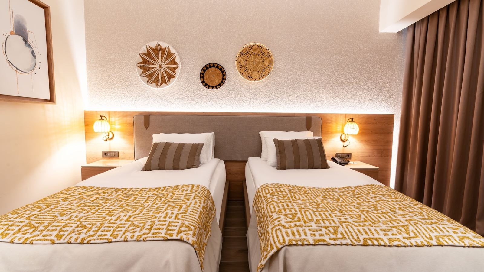 rooms-deluxe-room-land-view