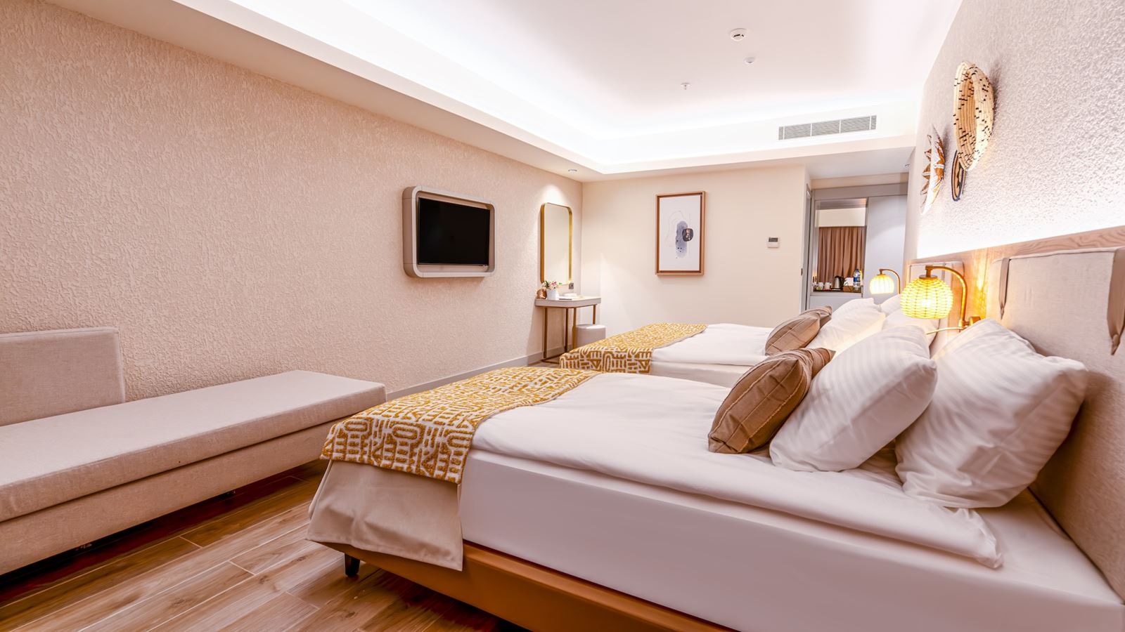 rooms-deluxe-suite-room