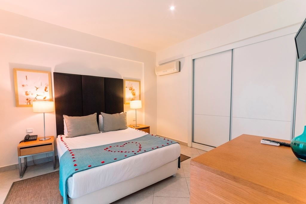 rooms-junior-suite-2-bedrooms-balcony-or-terrace