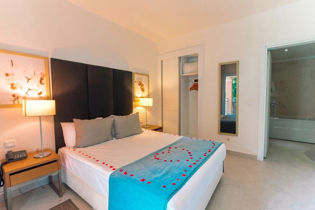 rooms-penthouse-dublex-suite-3-bedrooms-balcony-or-terrace