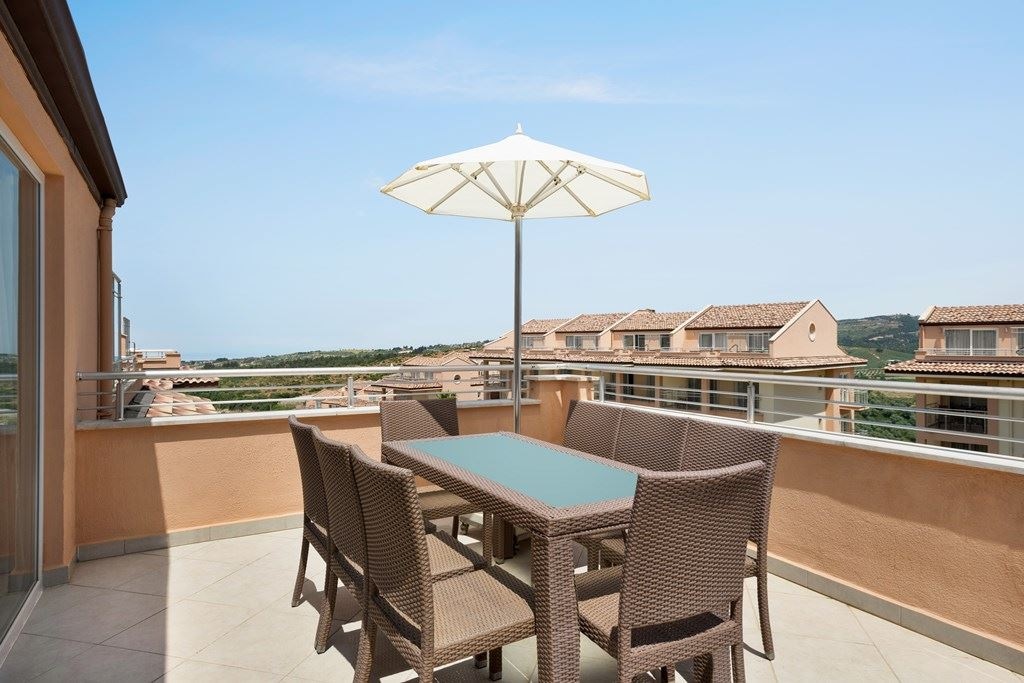 rooms-penthouse-dublex-suite-3-bedrooms-balcony-or-terrace