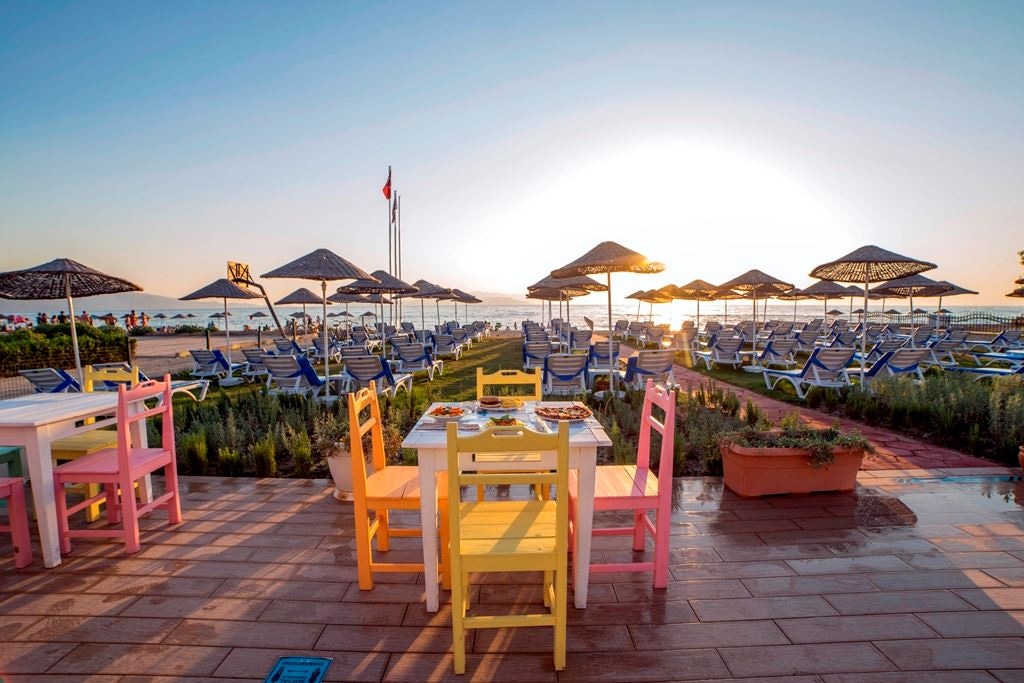 restaurants-ela-beach-snack-bar