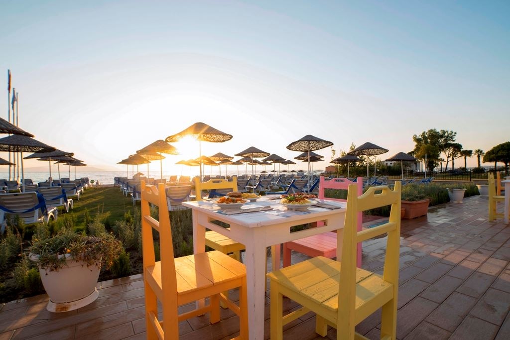 restaurants-ela-beach-snack-bar