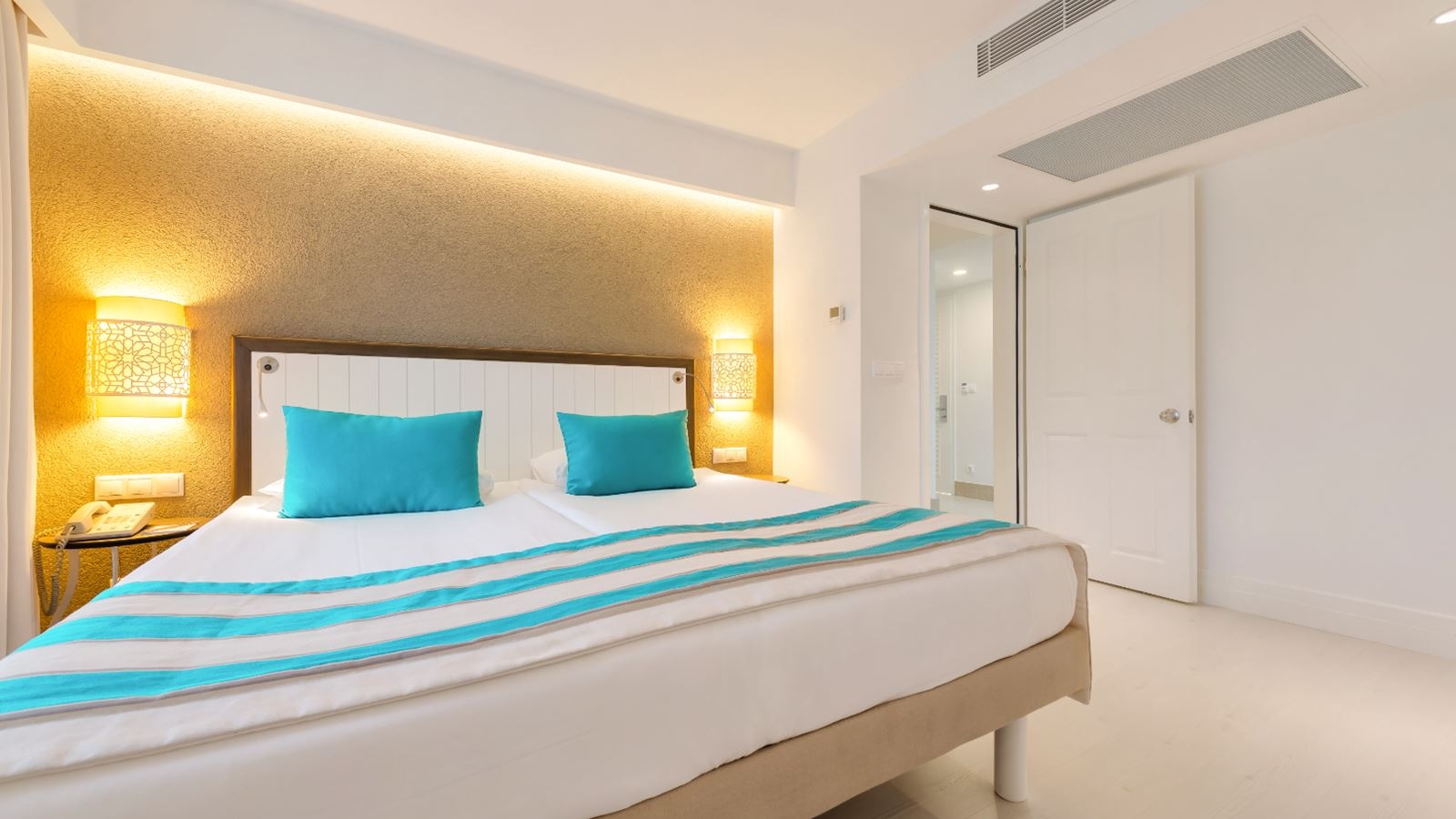 rooms-family-double-room-connecting-doorfam3