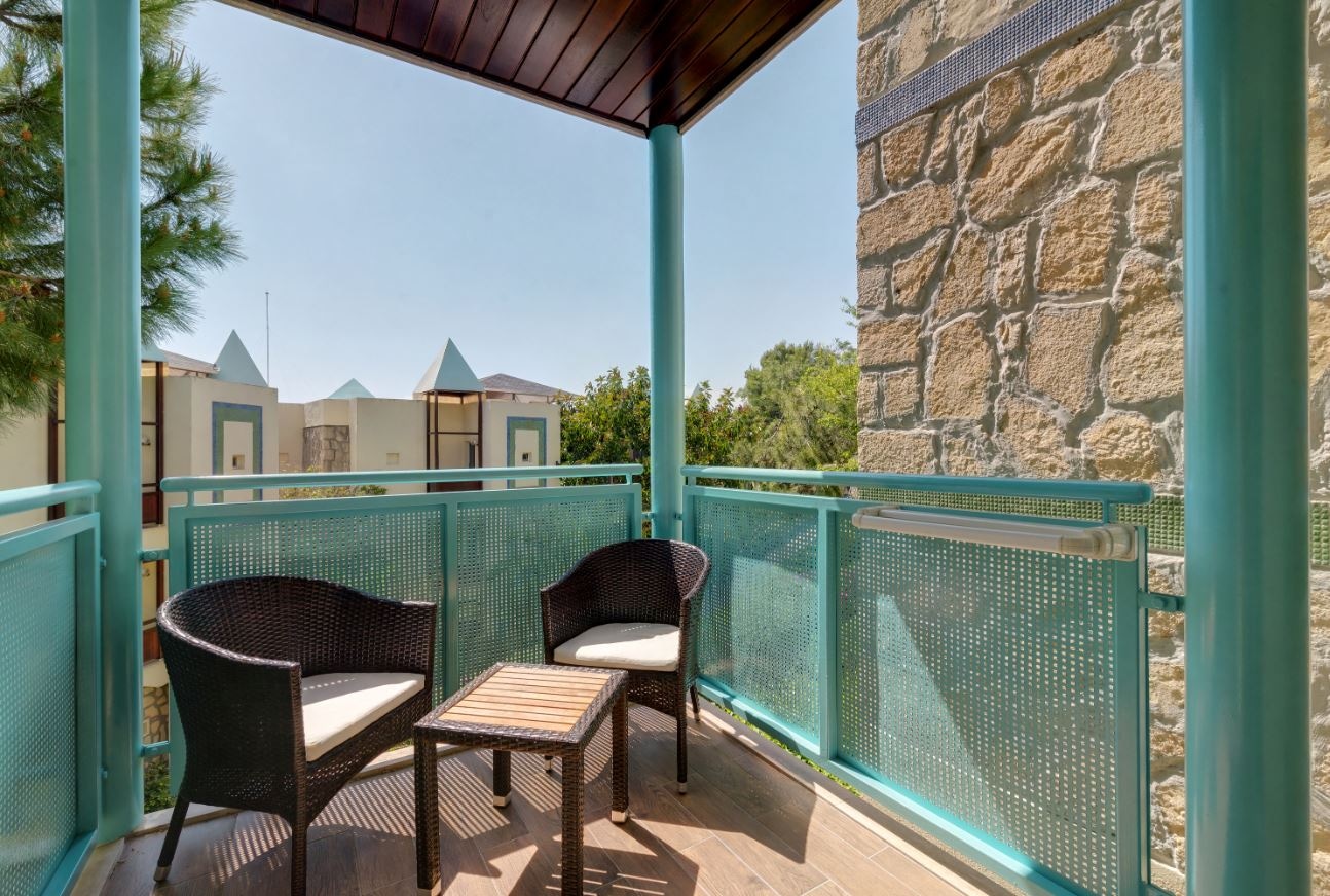 rooms-family-room-classic-atrium-fam1