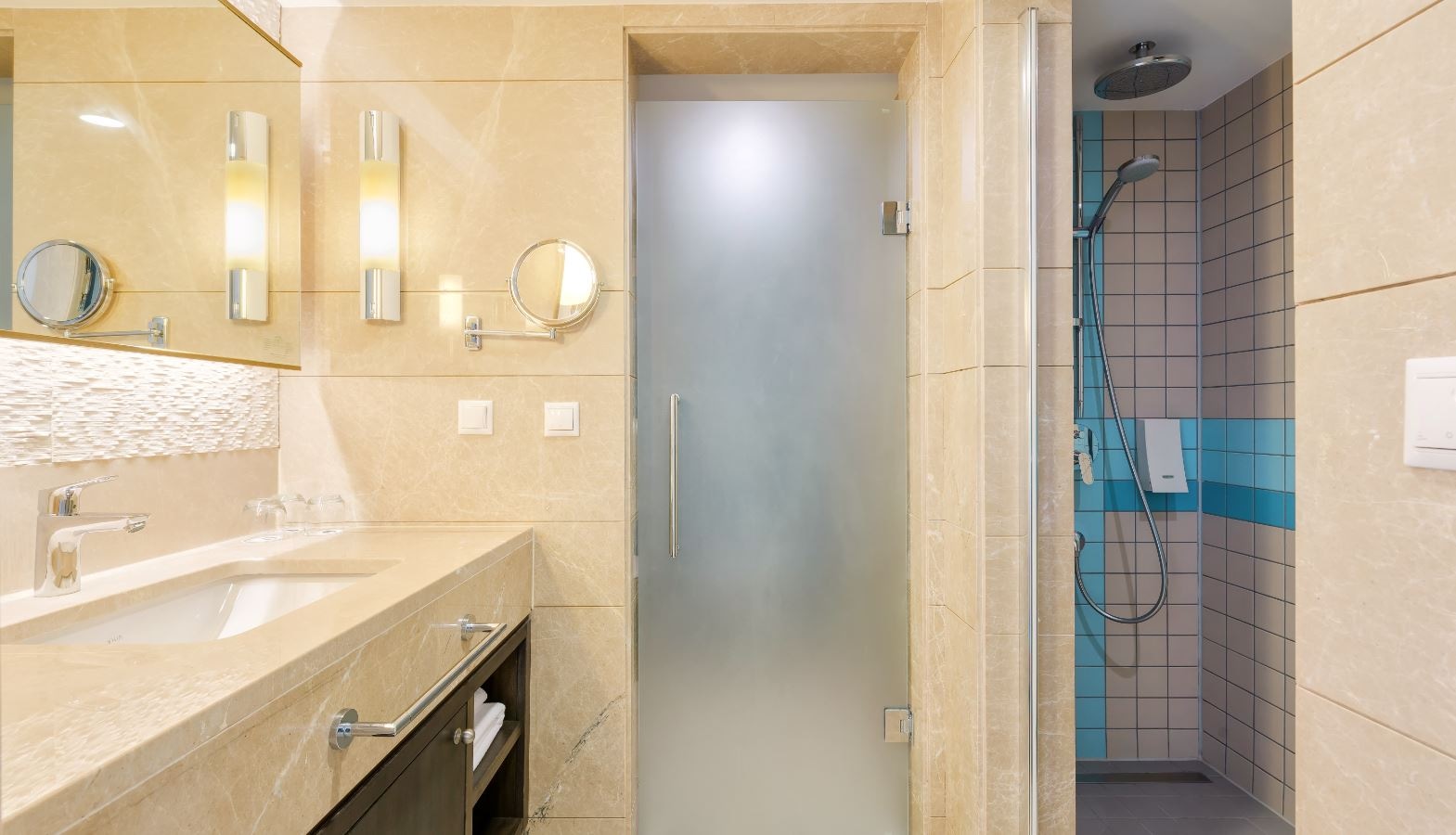 rooms-family-room-classic-atrium-fam1