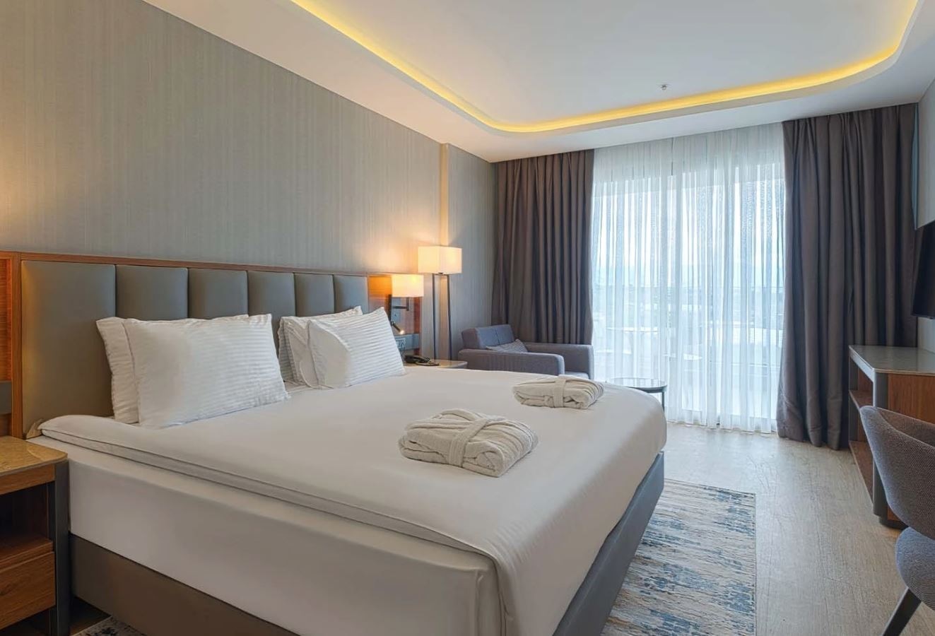 rooms-standard-land-view-room