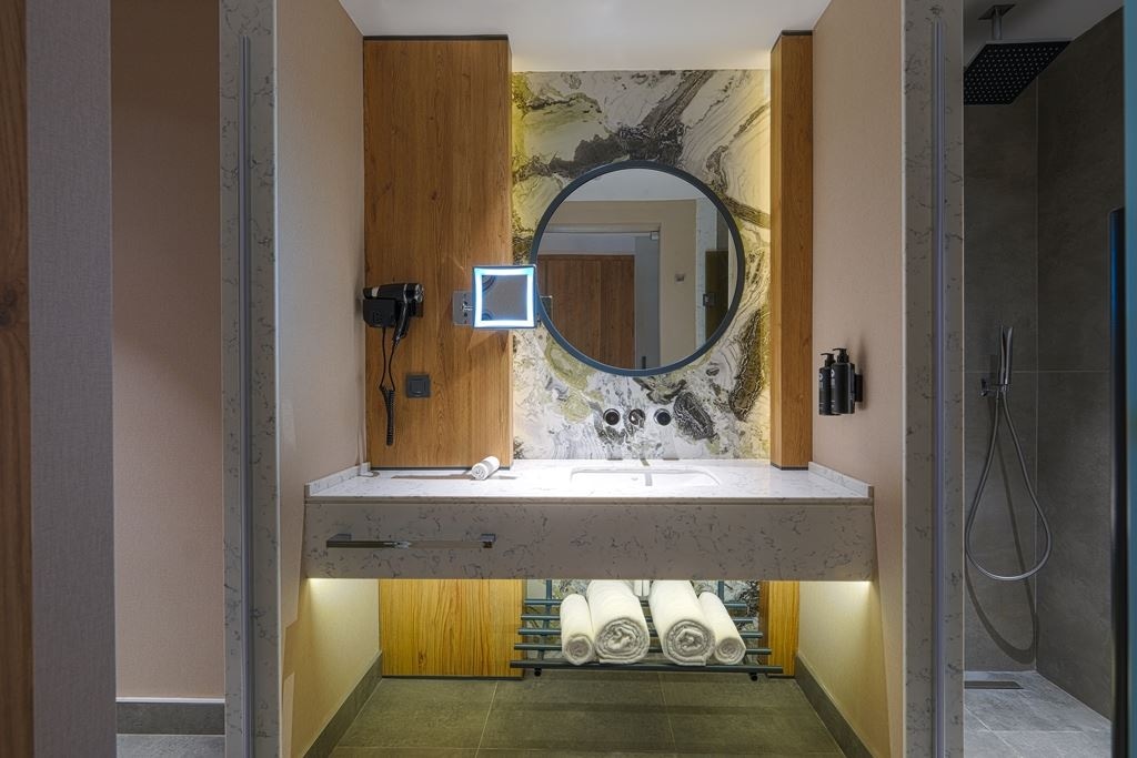 rooms-deluxe-land-view-room