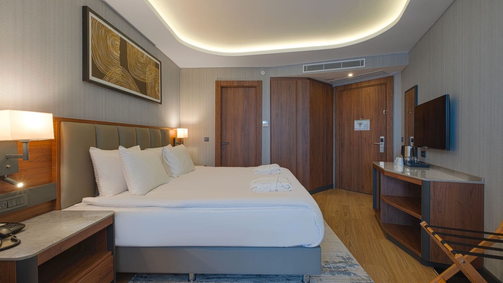 rooms-family-pool-view-room