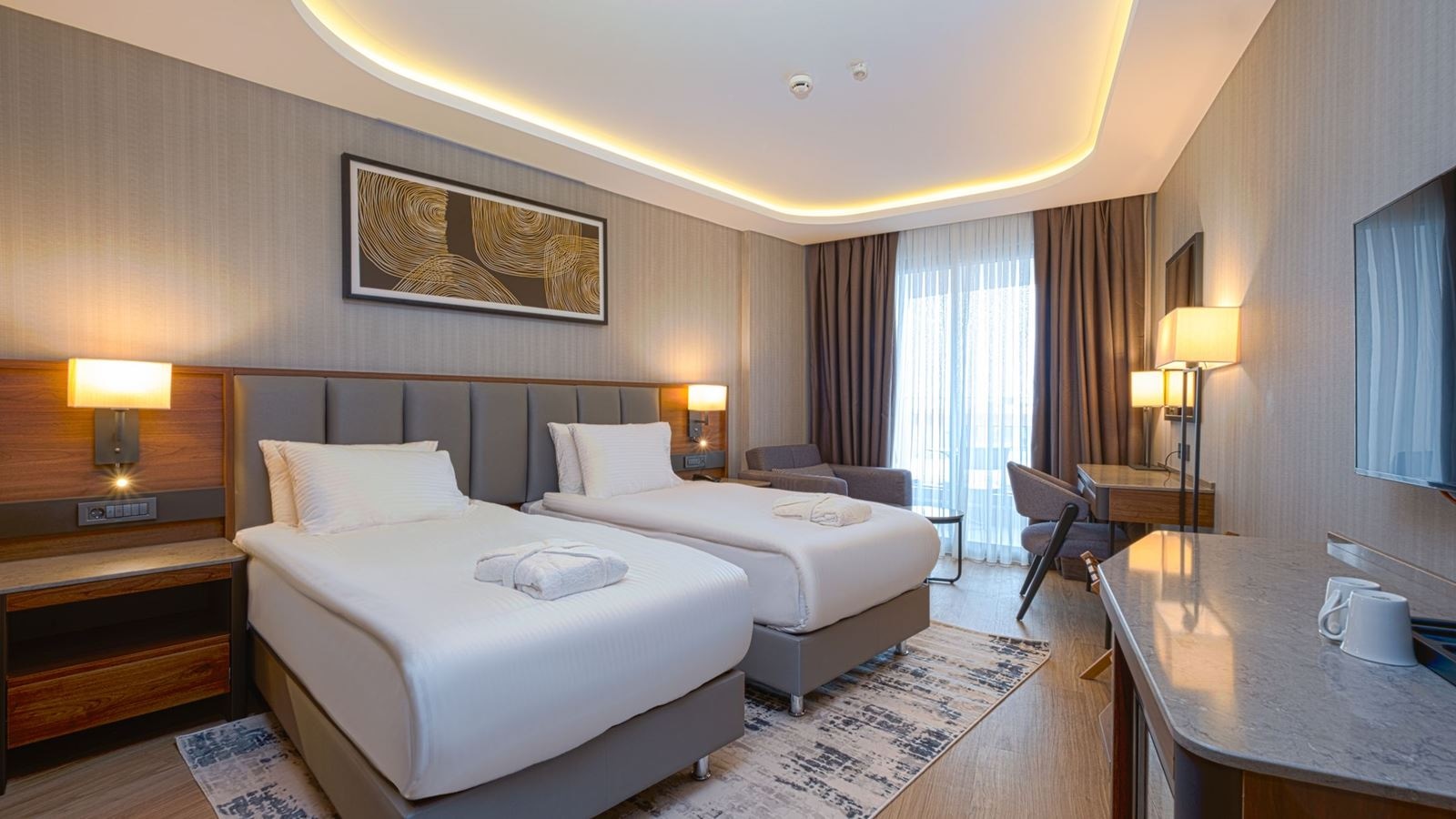 rooms-family-pool-view-room