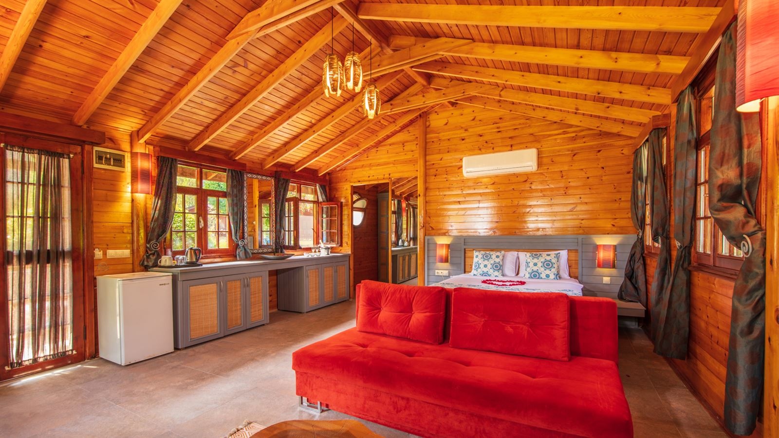 rooms-deluxe-bungalow