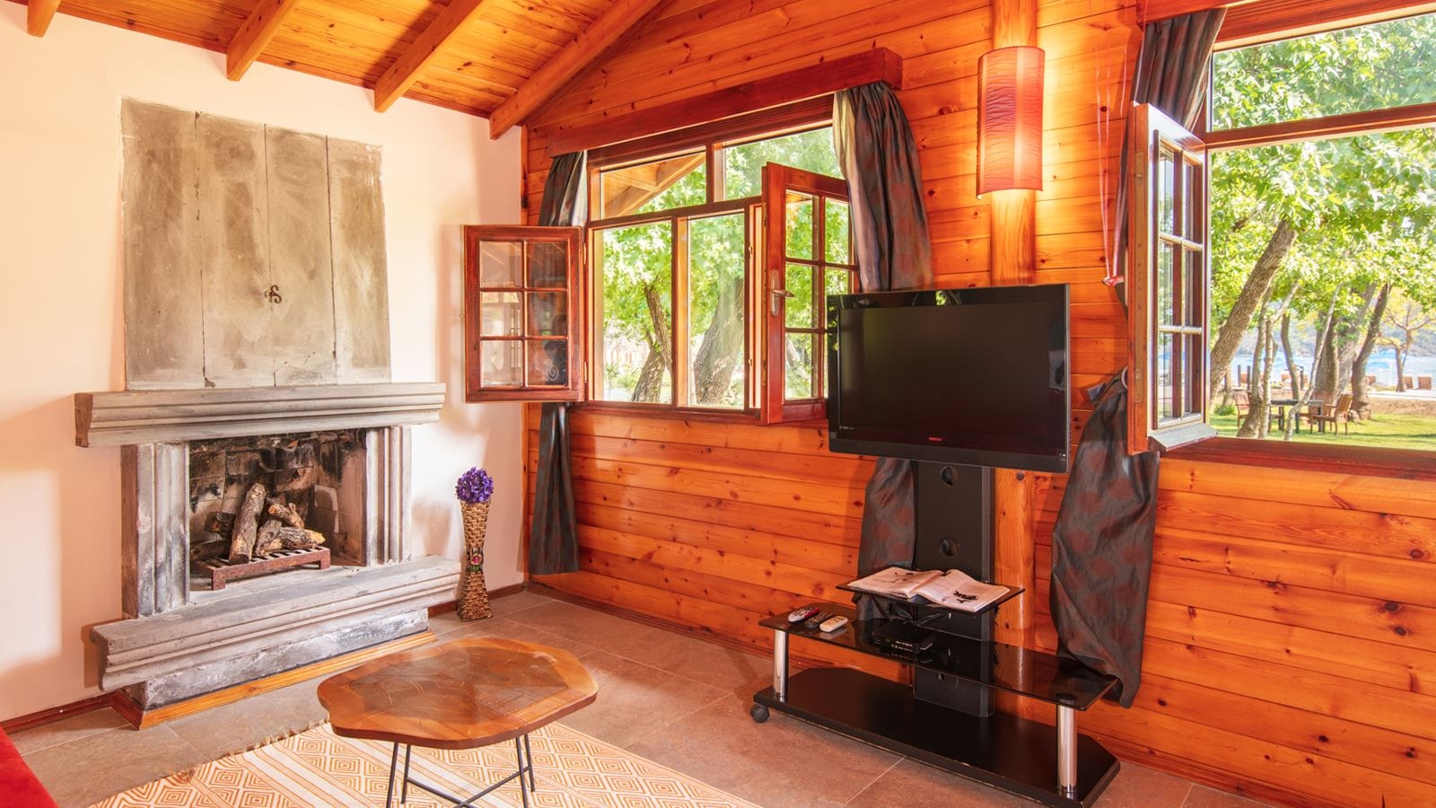 rooms-deluxe-bungalow