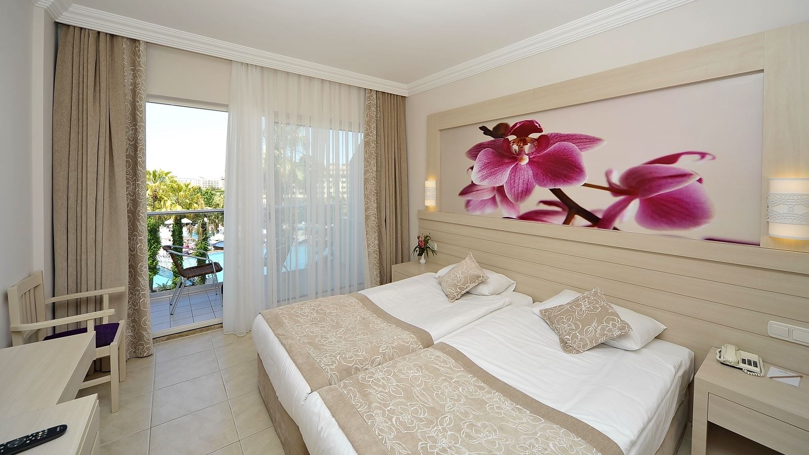 rooms-standard-pool-view-room