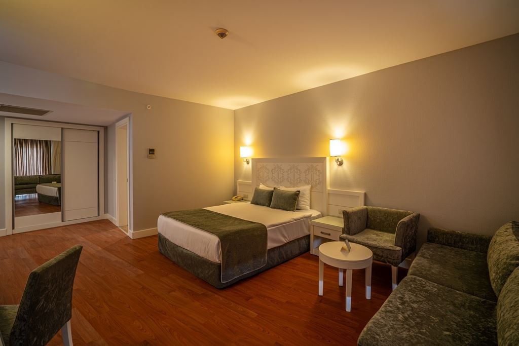 rooms-family-room-b-2-bedrooms