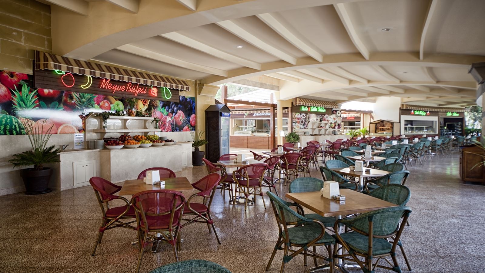 restaurants-side-street