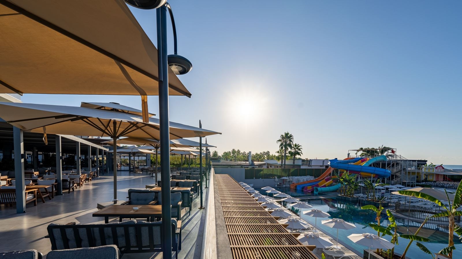 bars-brezza-pool-bar