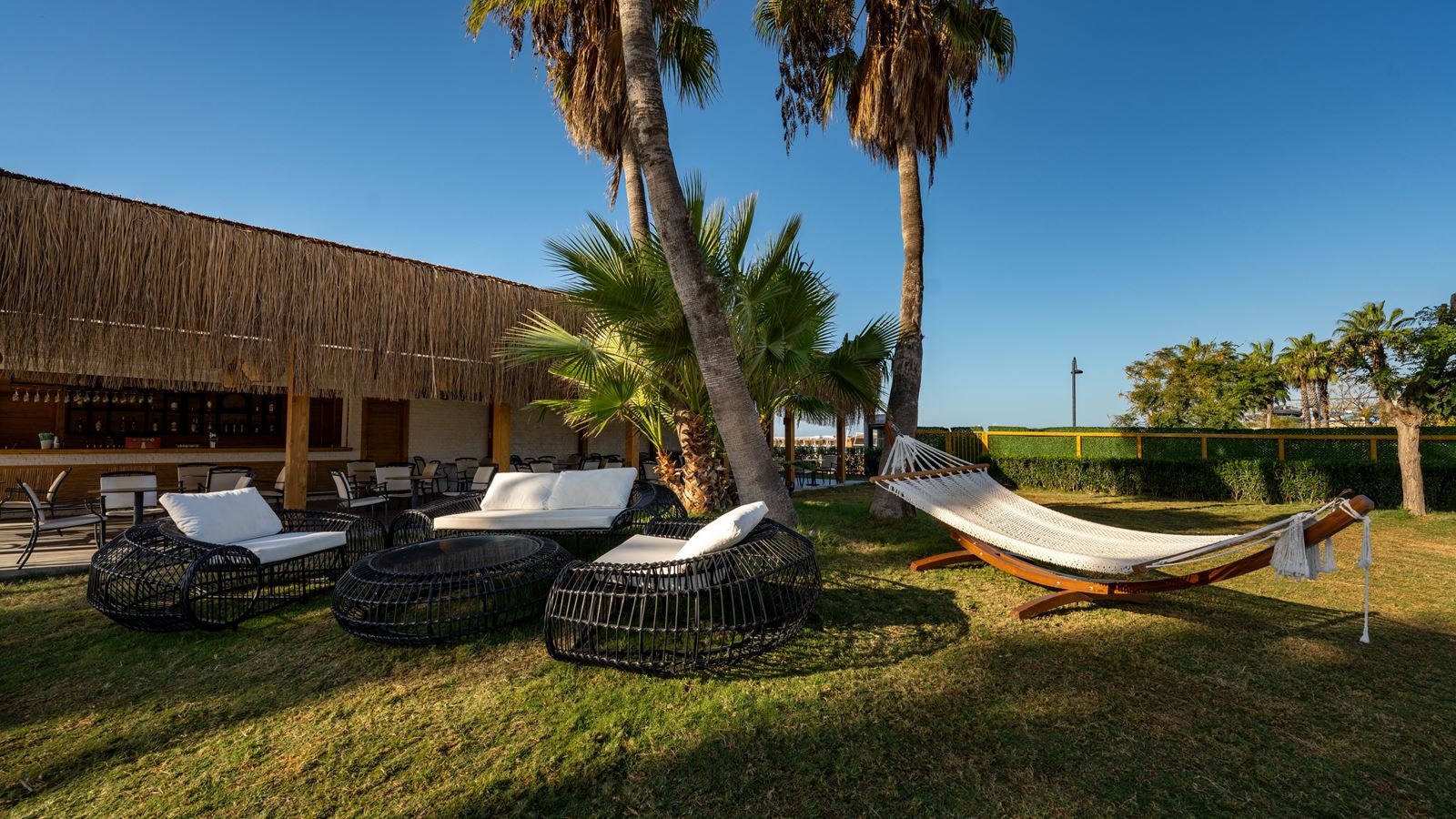 bars-brezza-beach-bar