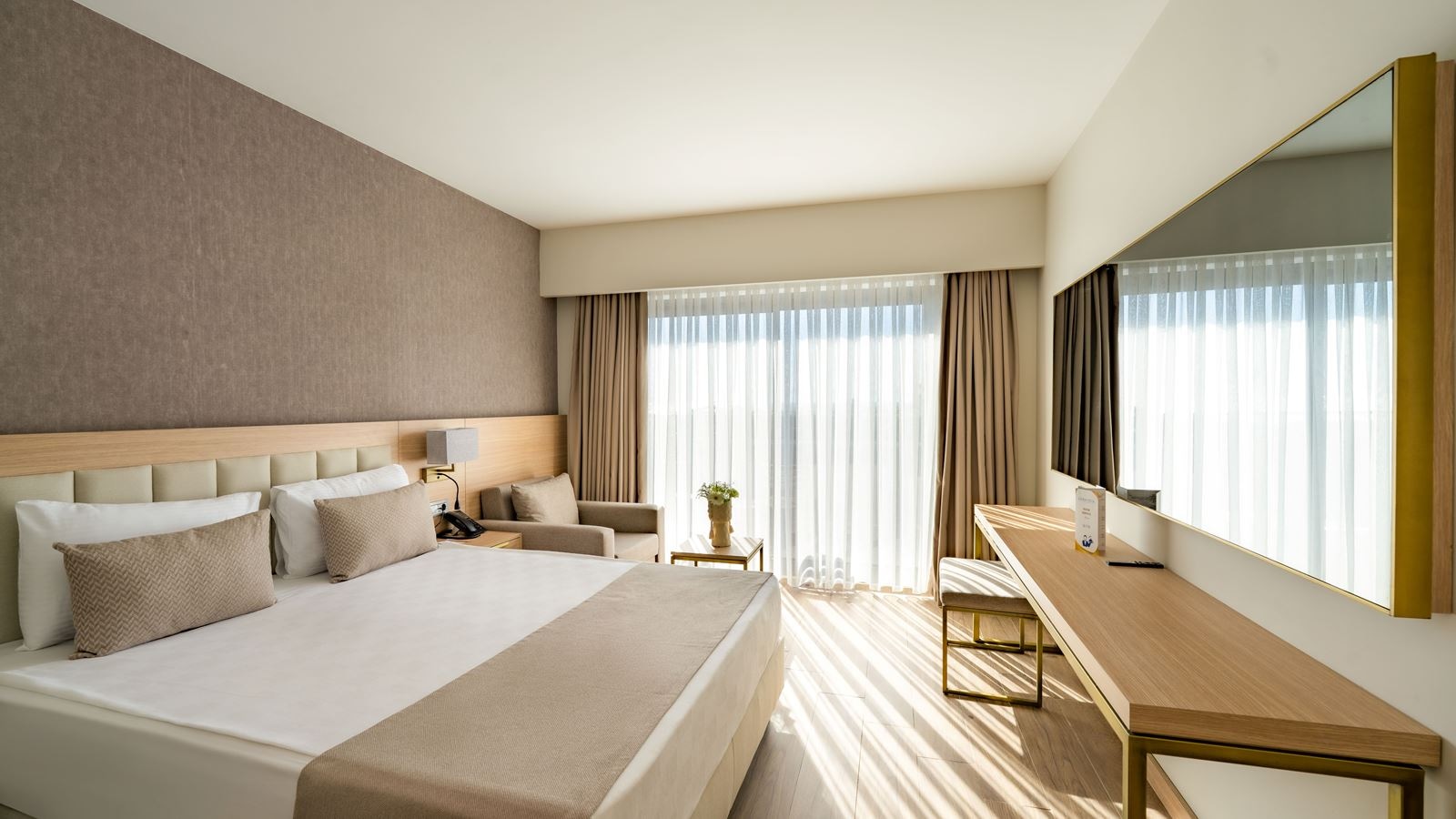 rooms-vista-suite-side-sea-view