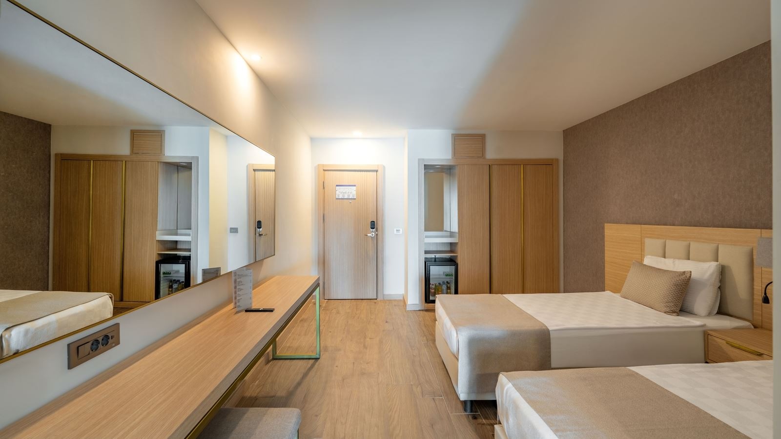 rooms-vista-suite-side-sea-view