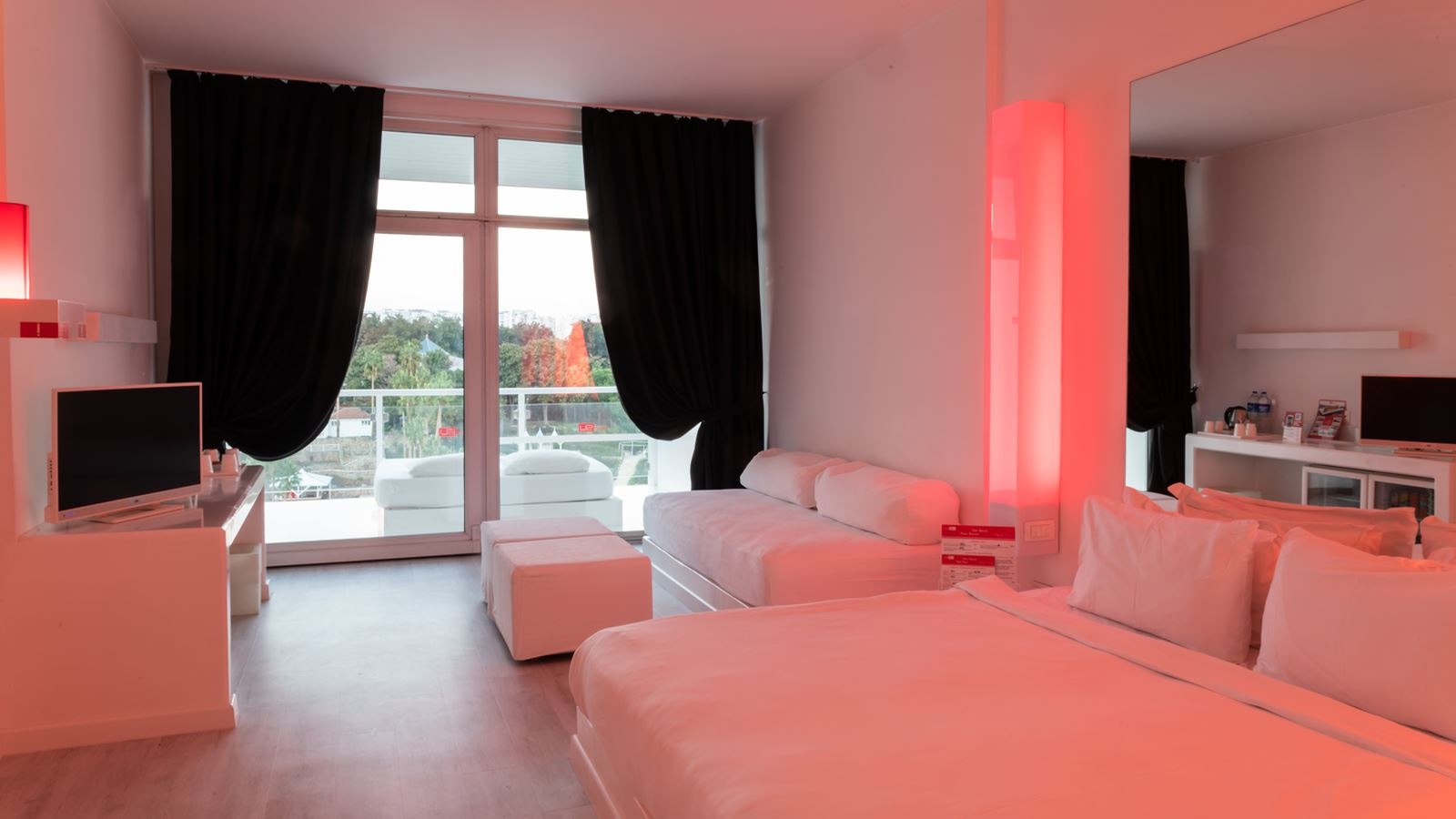 rooms-deluxe-land-view