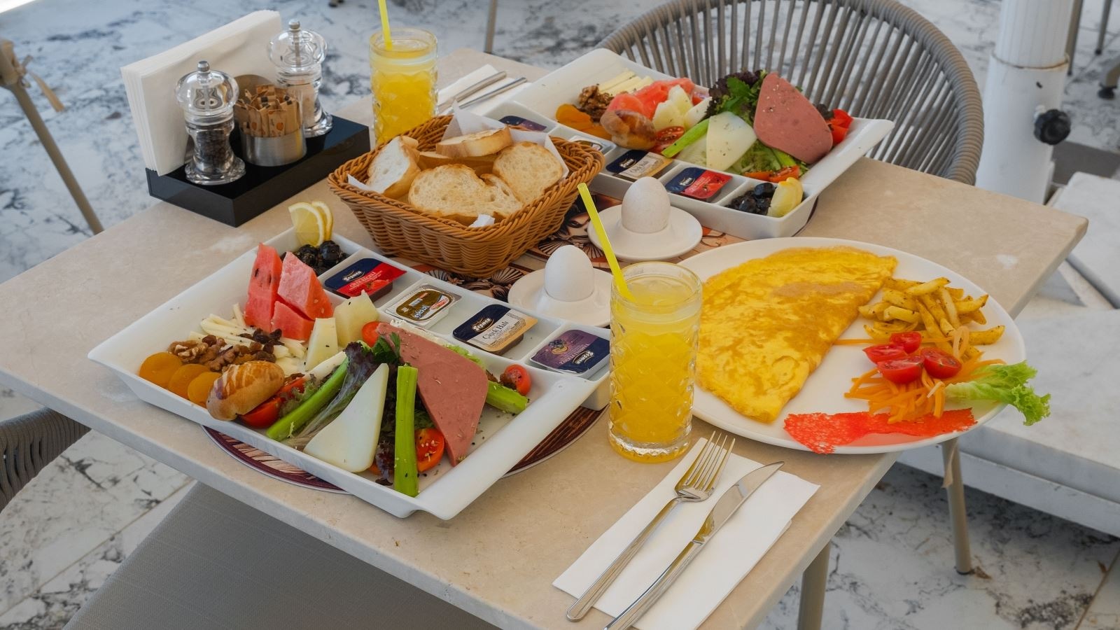 restaurants-main-salon