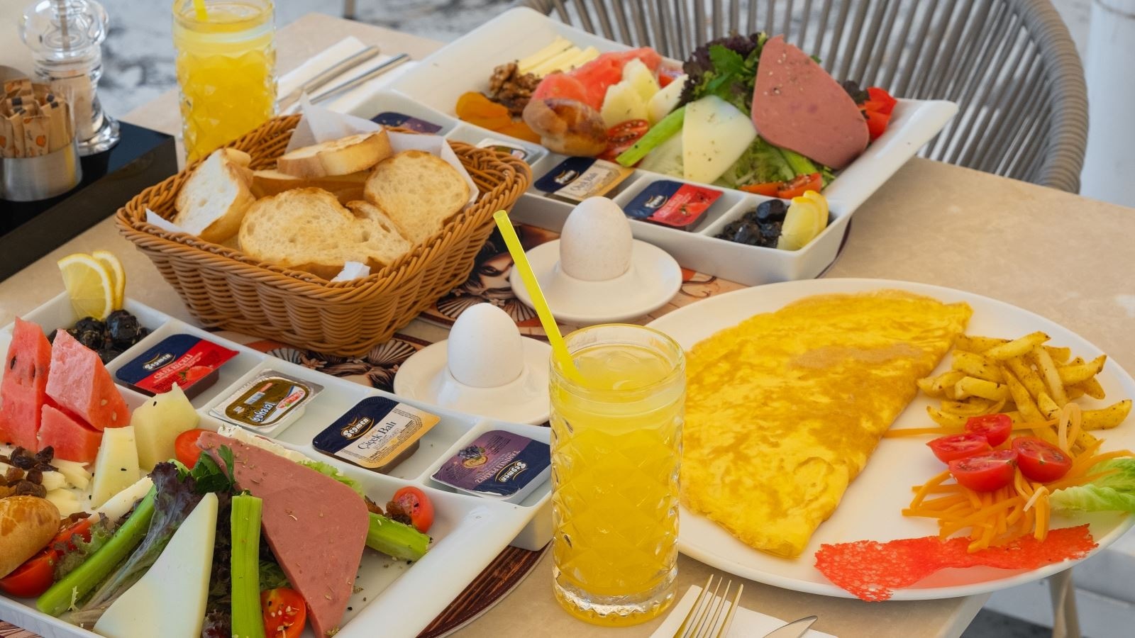 restaurants-main-salon