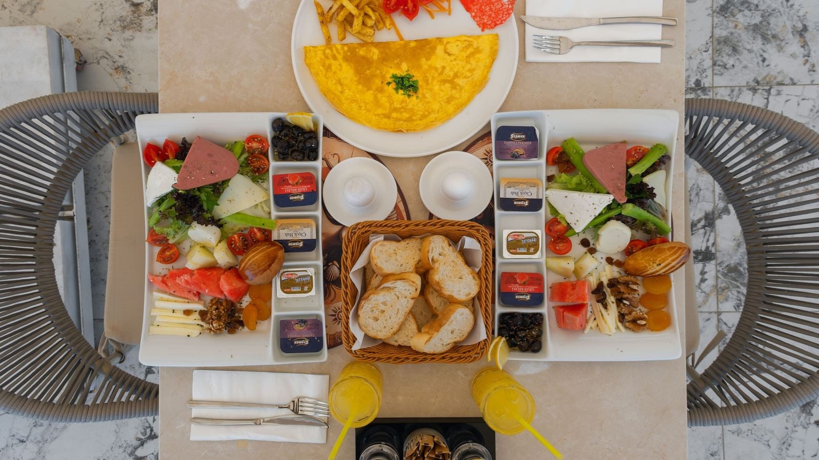 restaurants-main-salon