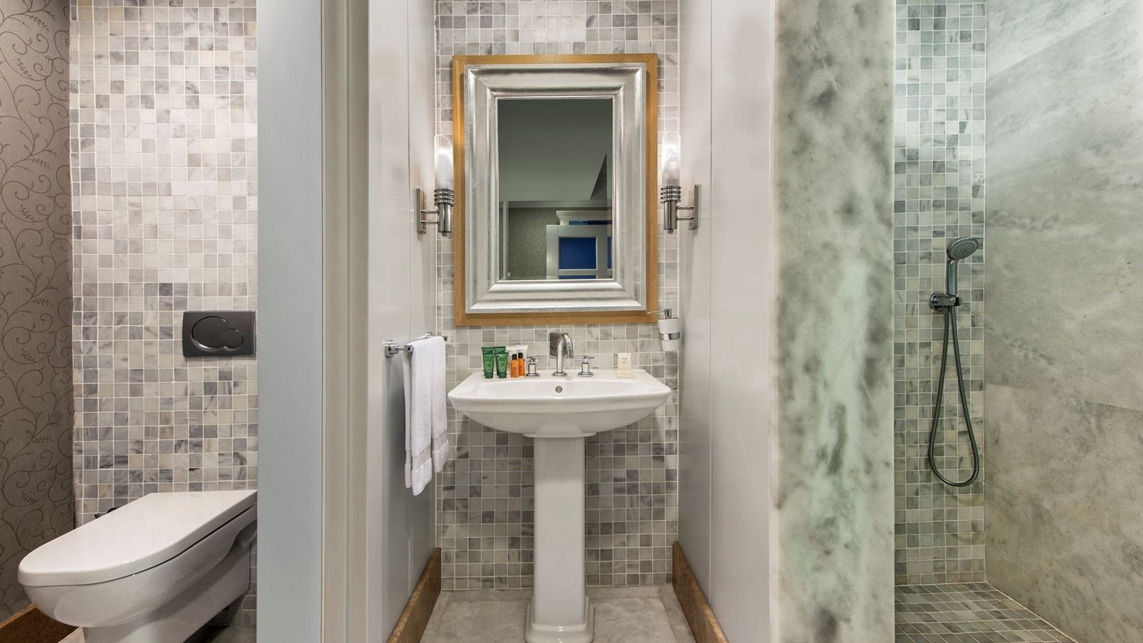 rooms-family-dublex-suite-garden-view