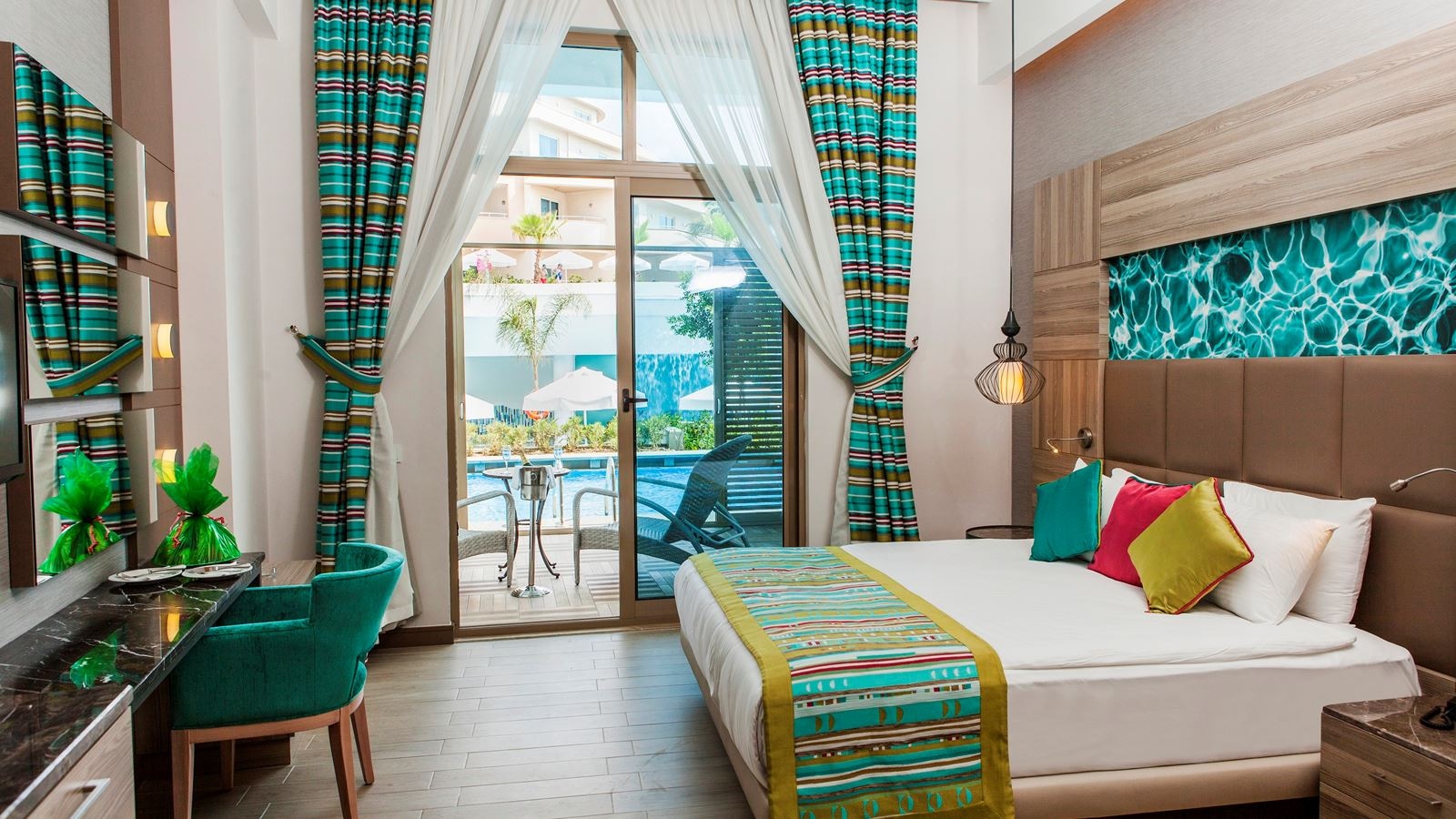 rooms-swim-up-family-duplex