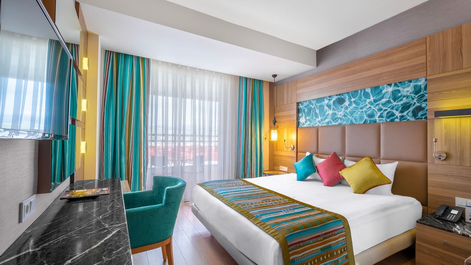 rooms-coral-room-family