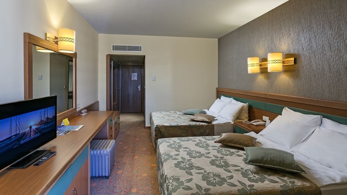 rooms-standard-room-land-view