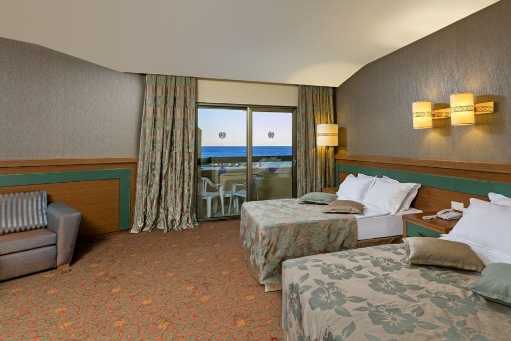 rooms-family-room-1-bedroom